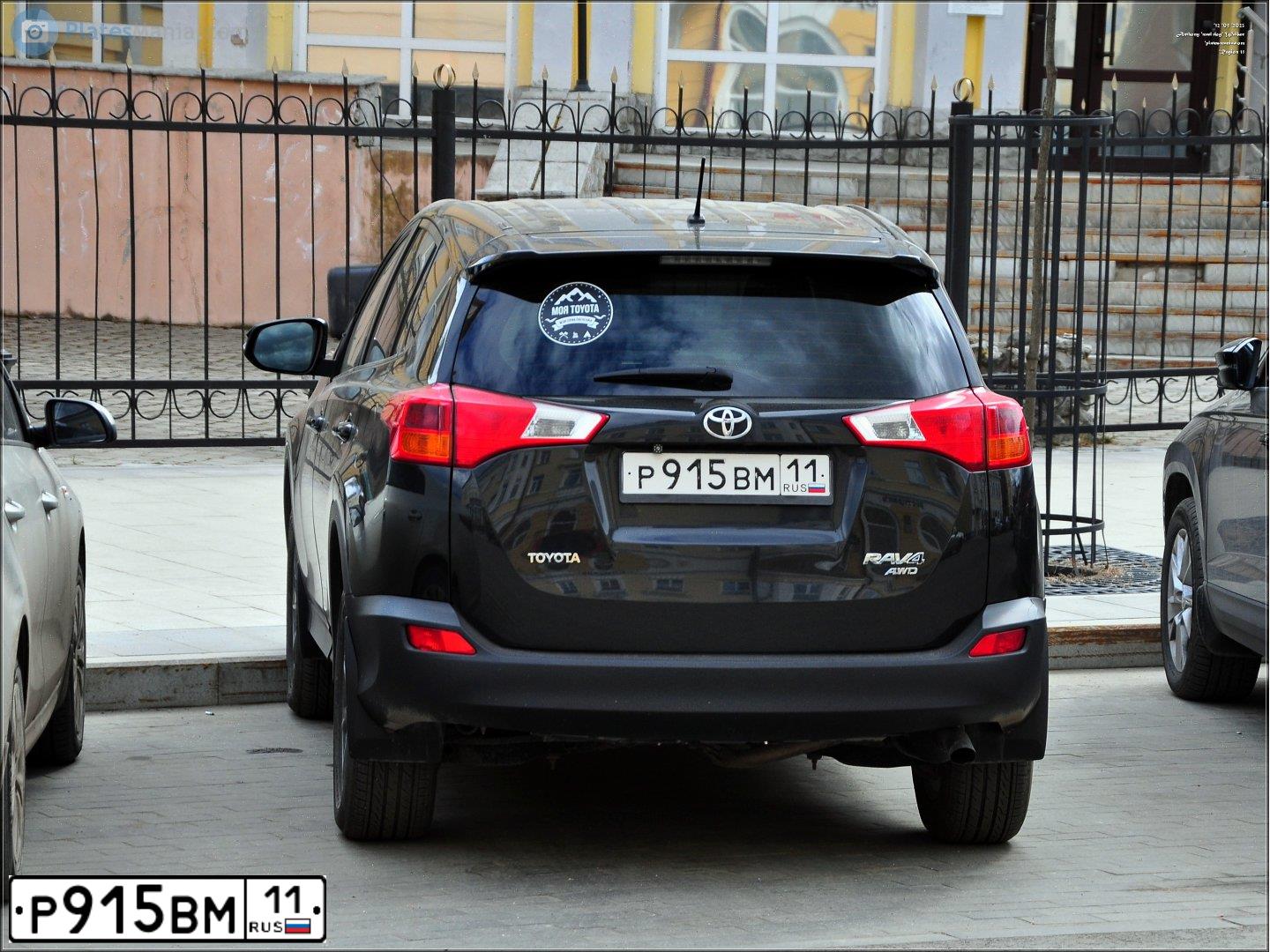Фото автомобиля TOYOTA RAV4, 2013 — госномер Р915ВМ11. Цвет: ЧЕРНЫЙ