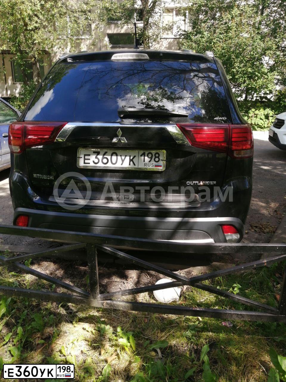 Фото автомобиля MITSUBISHI OUTLANDER, 2016 — госномер Е360УК198. Цвет: ЧЕРНЫЙ