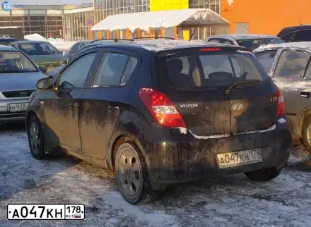 Фото автомобиля HYUNDAI I20, 2010 — госномер А047КН178. Цвет: ЧЕРНЫЙ