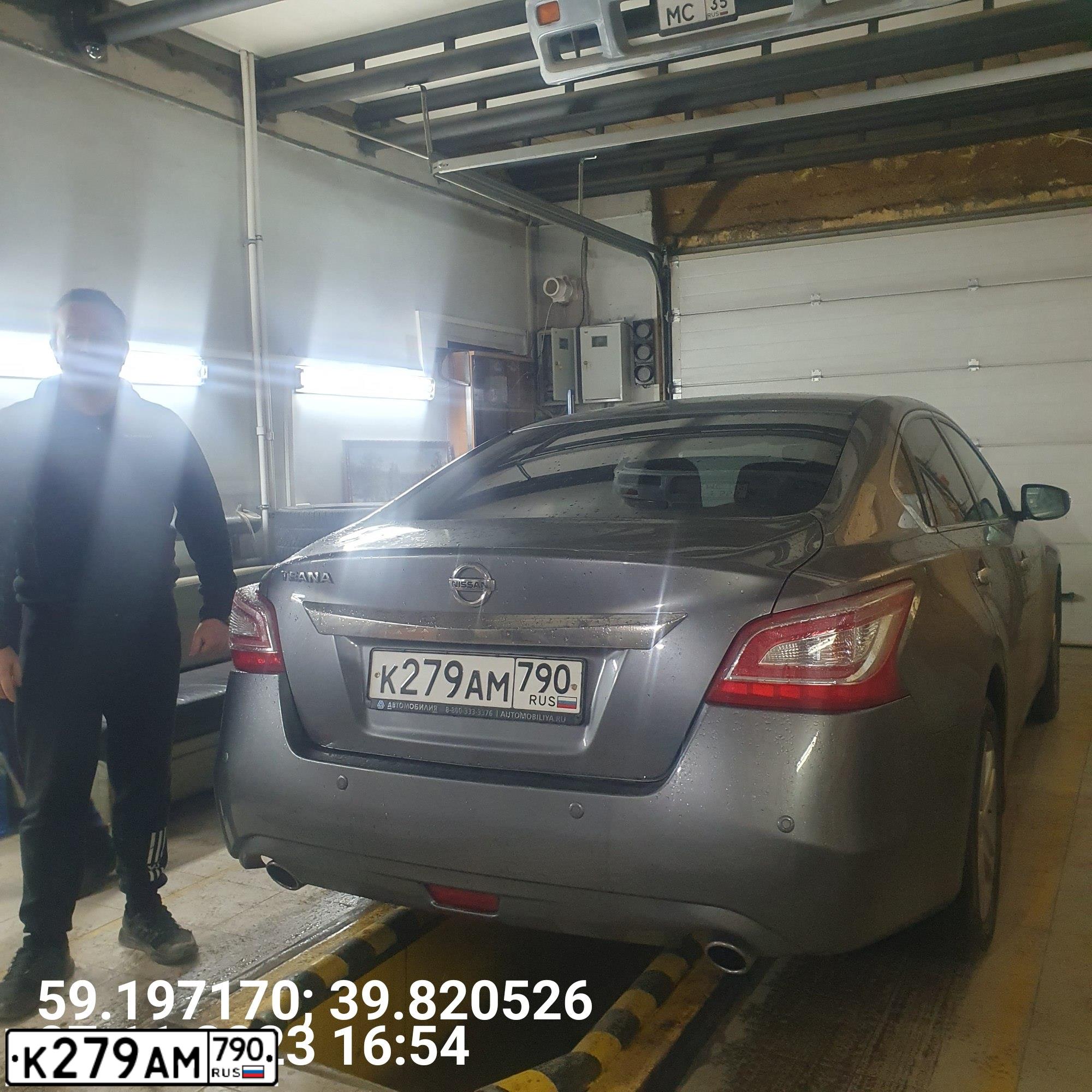 Фото автомобиля NISSAN TEANA, 2015 — госномер М573КА35. Цвет: СЕРЫЙ