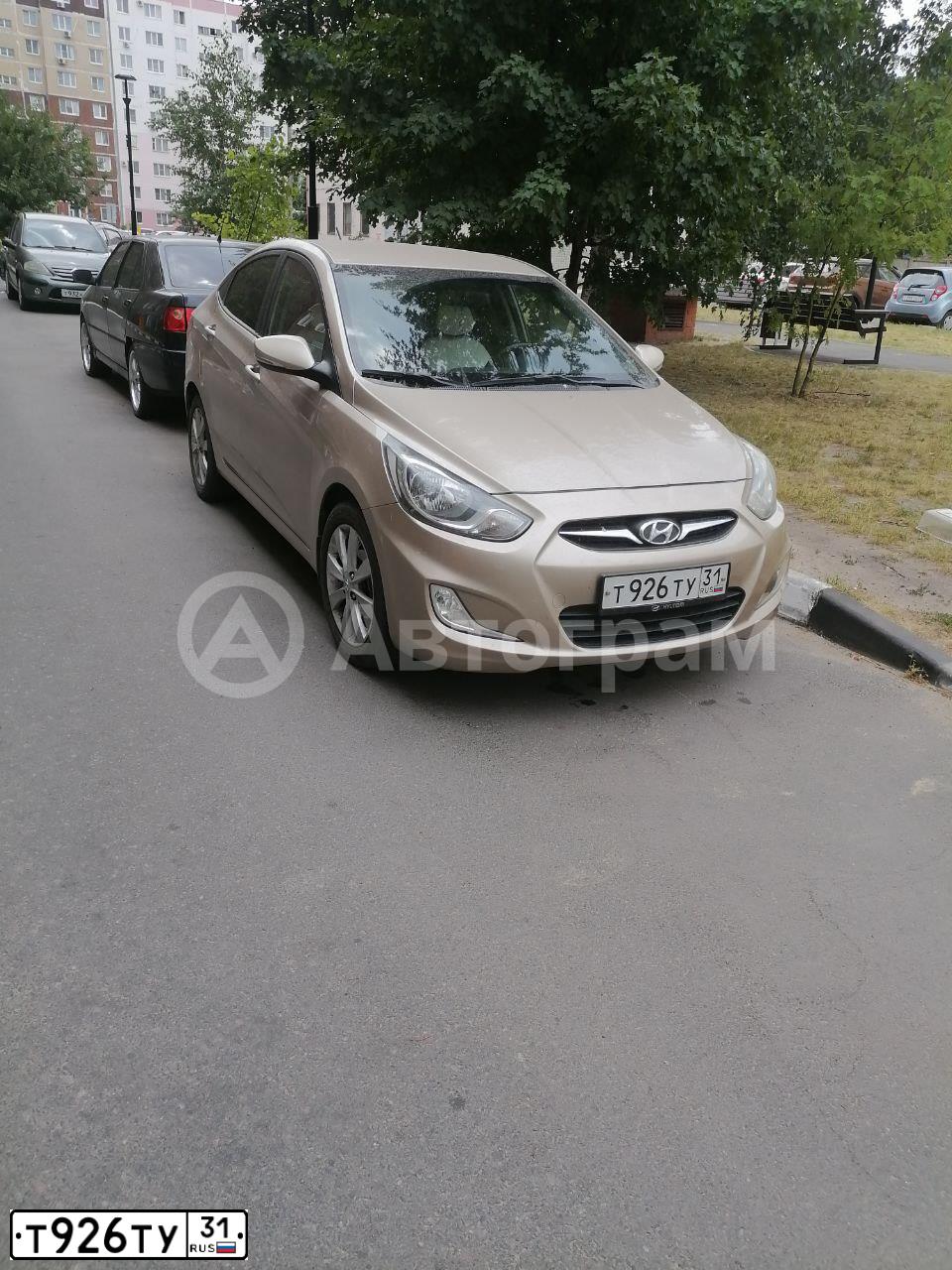 Фото автомобиля HYUNDAI SOLARIS, 2011 — госномер Р593УА31. Цвет: БЕЖЕВО - СЕРЫЙ