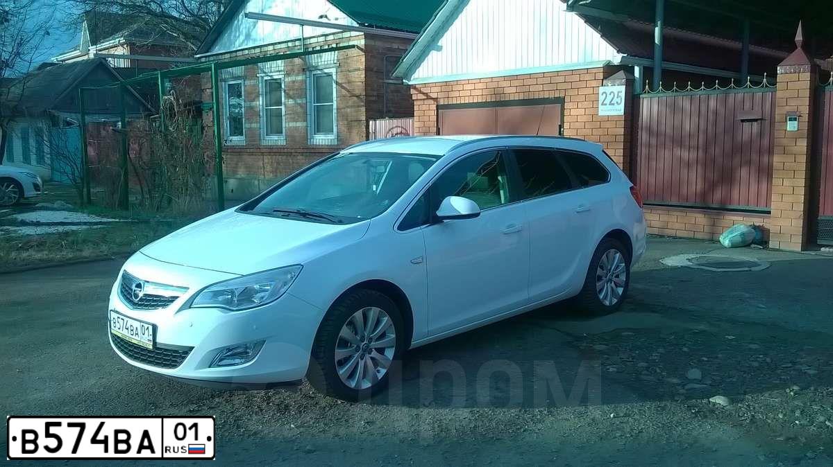 Фото автомобиля OPEL ASTRA, 2012 — госномер В574ВА01. Цвет: БЕЛЫЙ