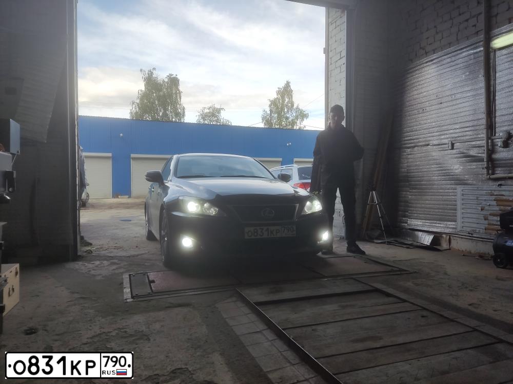 Фото автомобиля LEXUS S IS, 2009 — госномер К030ТС69. Цвет: СЕРЫЙ