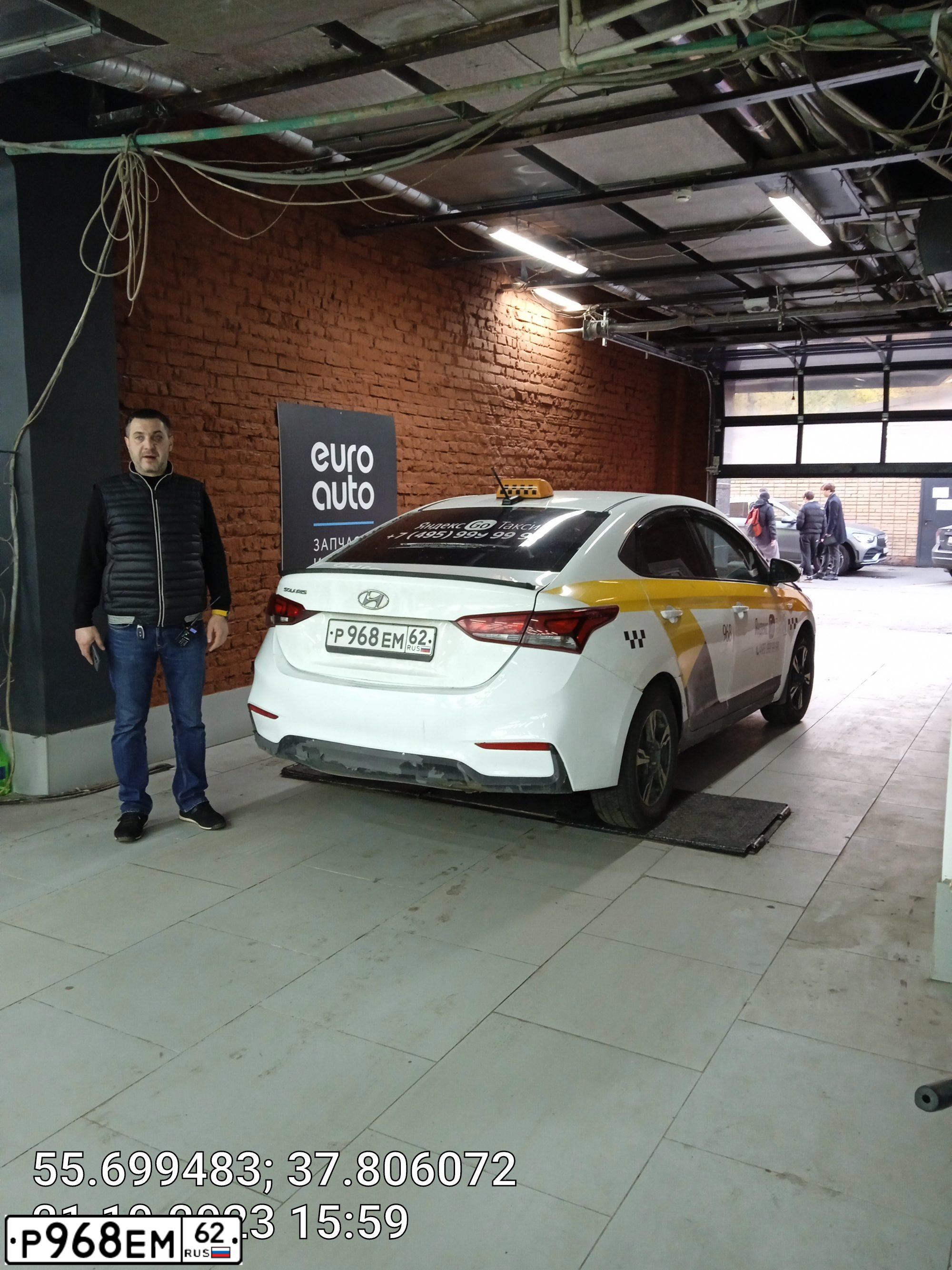 Фото автомобиля HYUNDAI SOLARIS, 2018 — госномер Р968ЕМ62. Цвет: БЕЛЫЙ ЖЕЛТЫЙ СЕРЫЙ