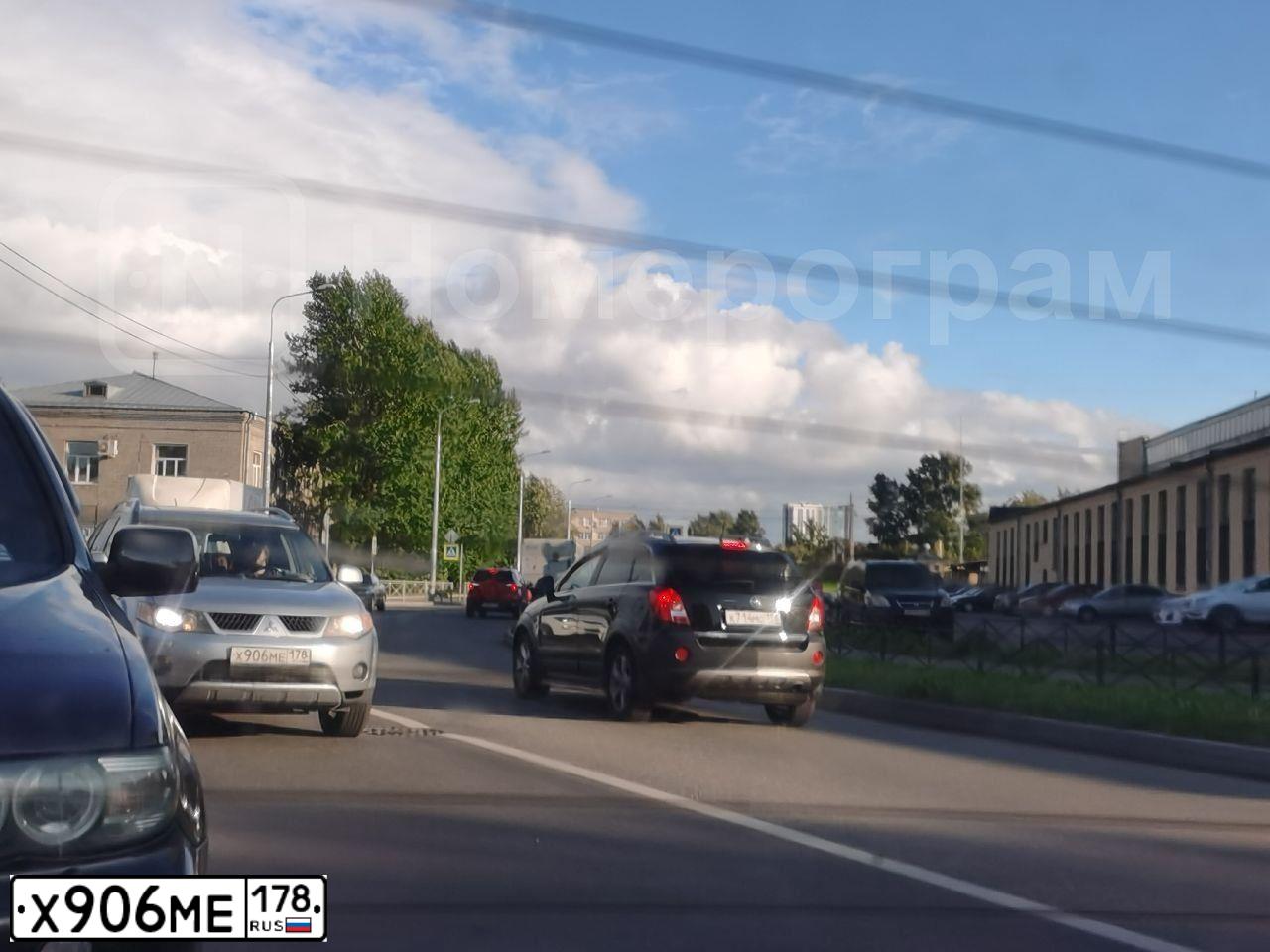 Фото автомобиля MITSUBISHI OUTLANDER, 2008 — госномер Н525ОМ10