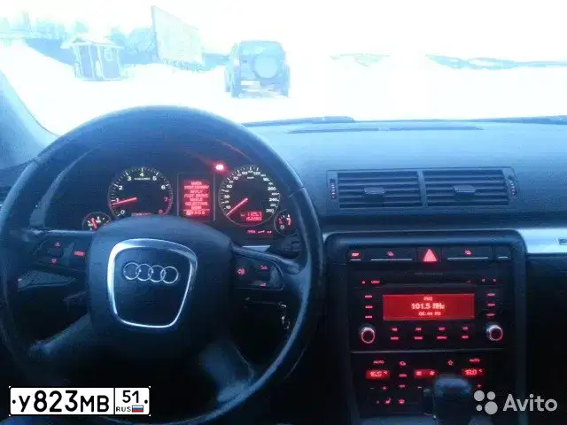 Фото автомобиля AUDI A4, 2007 — госномер У823МВ51. Цвет: ЧЕРНЫЙ