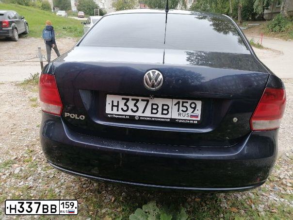 Фото автомобиля VOLKSWAGEN POLO, 2012 — госномер Е203ТА21. Цвет: Темно-синий