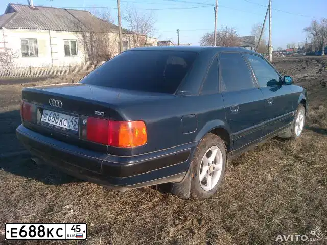Фото автомобиля AUDI 100, 1994 — госномер Е111ВЕ45. Цвет: синий