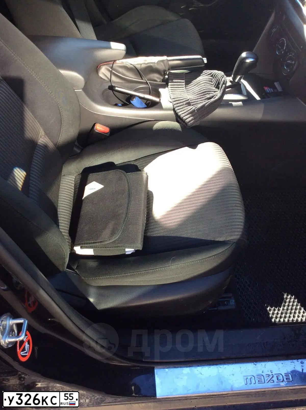 Фото автомобиля MAZDA 3, 2013 — госномер Е898СН89. Цвет: ЧЕРНЫЙ
