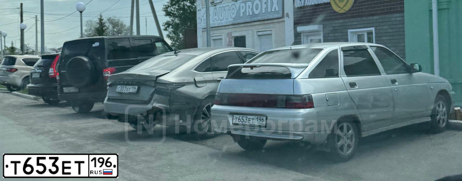Фото автомобиля LADA 2112 LADA, 2007 — госномер Т653ЕТ196. Цвет: СВЕТЛО-СЕРЕБРИСТ МЕТАЛЛ