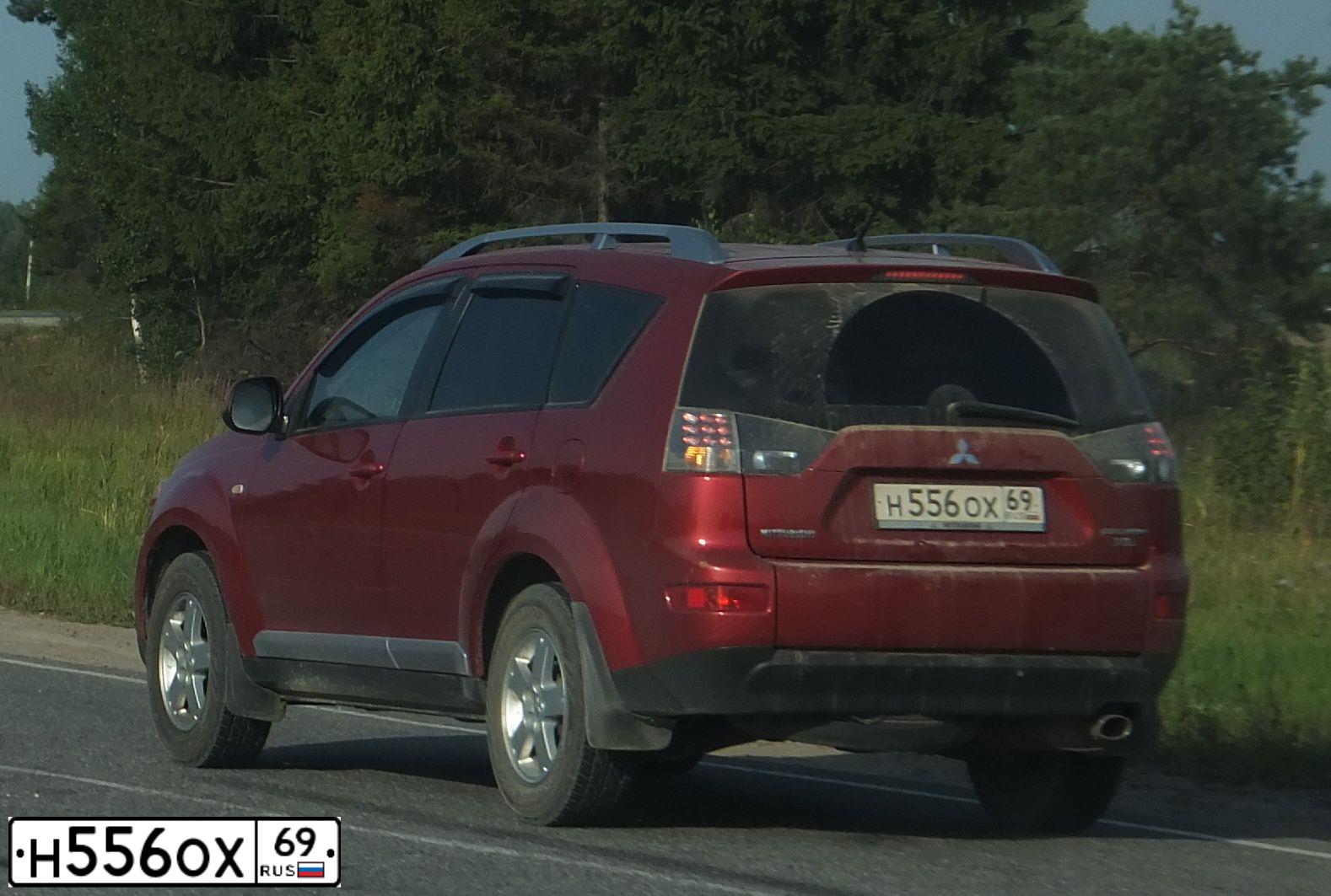 Фото автомобиля MITSUBISHI OUTLANDER, 2007 — госномер Н556ОХ69. Цвет: Красный