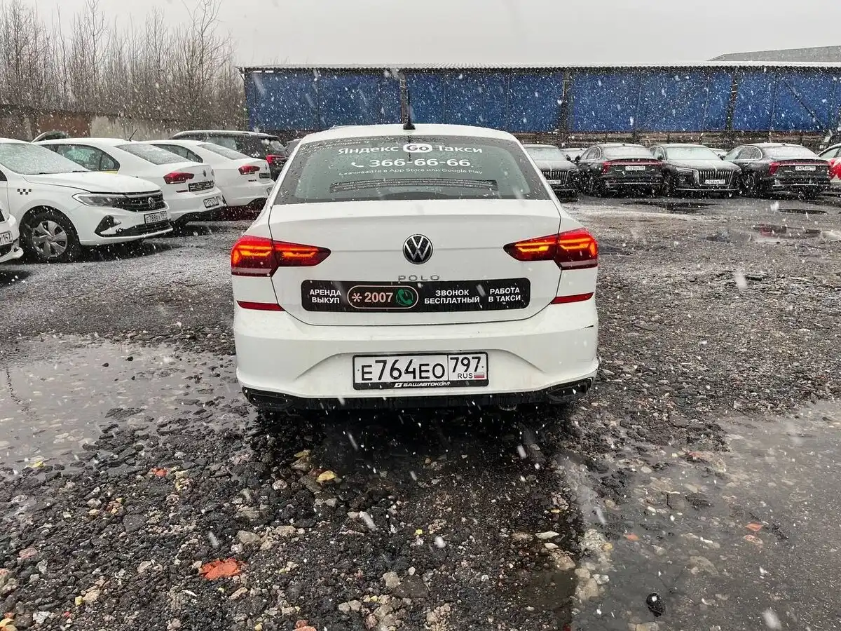 Фото автомобиля VOLKSWAGEN POLO, 2021 — госномер Е764ЕО797. Цвет: Белый
