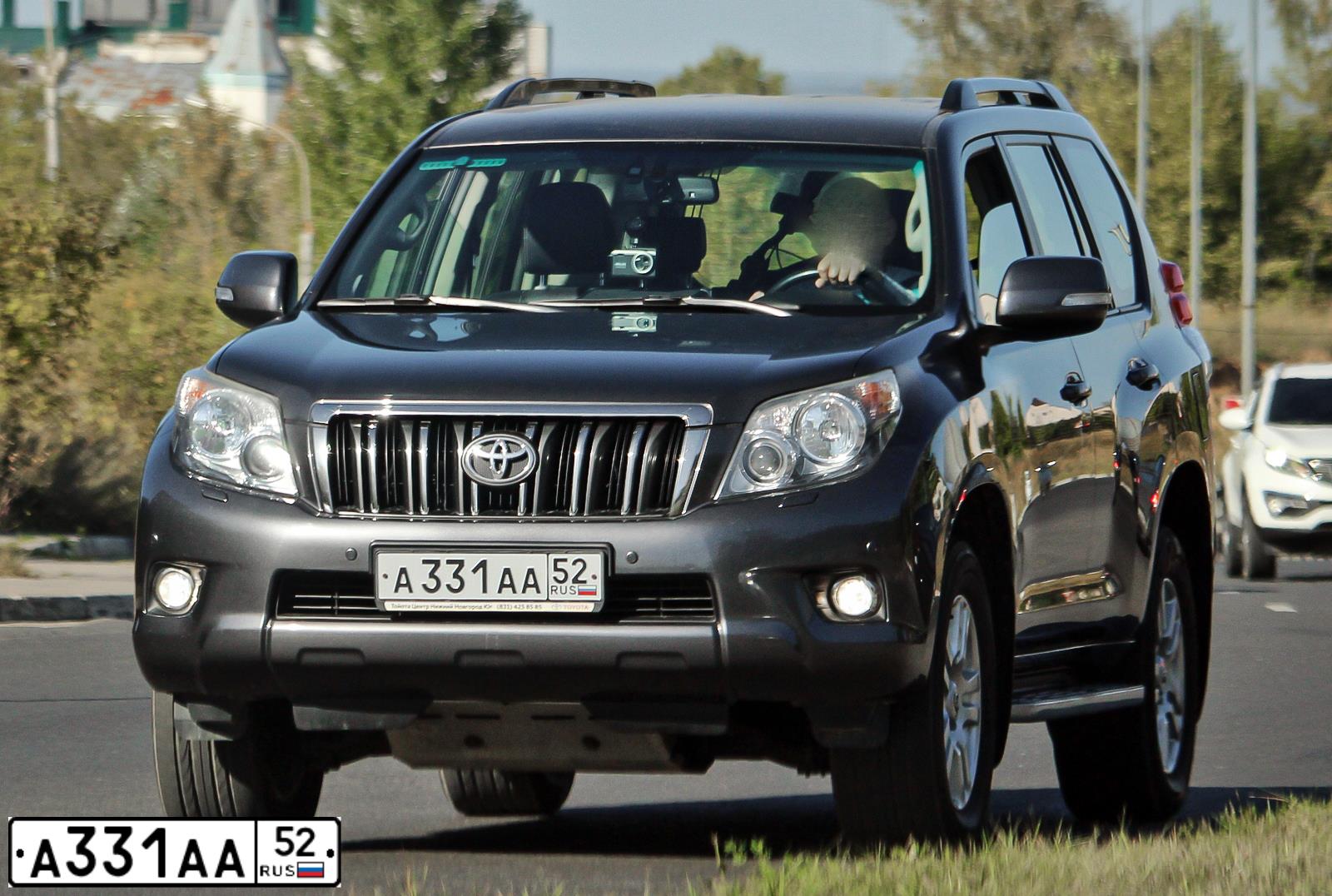 Фото автомобиля TOYOTA LANDCRUISER, 2012 — госномер А331АА52. Цвет: СЕРЫЙ
