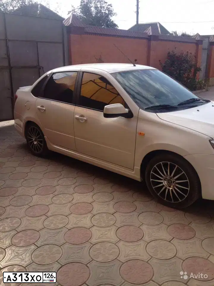 Фото автомобиля LADA 2190 GRANTA, 2015 — госномер А313ХО126. Цвет: БЕЛЫЙ