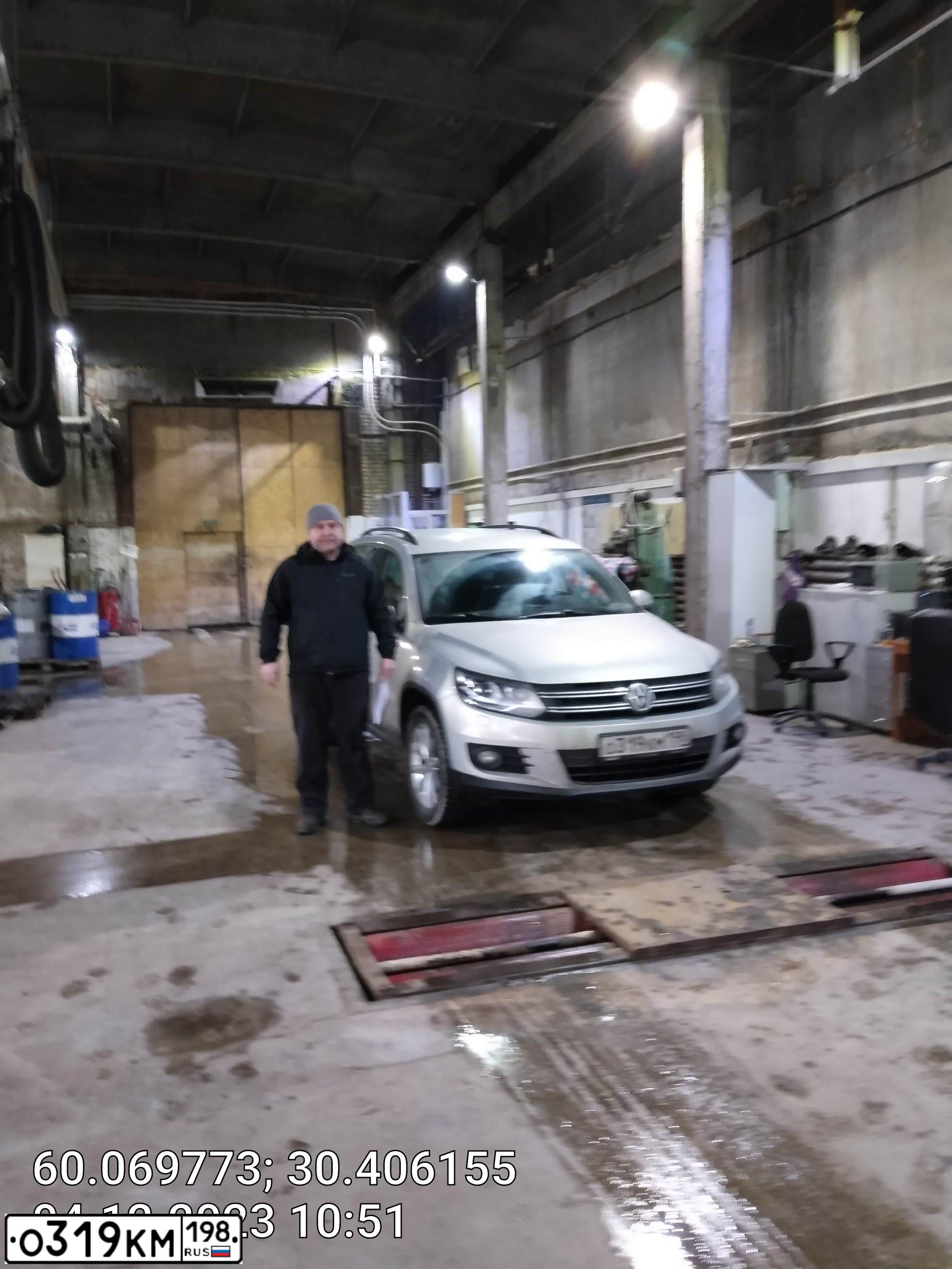 Фото автомобиля VOLKSWAGEN TIGUAN, 2015 — госномер Е766АХ147