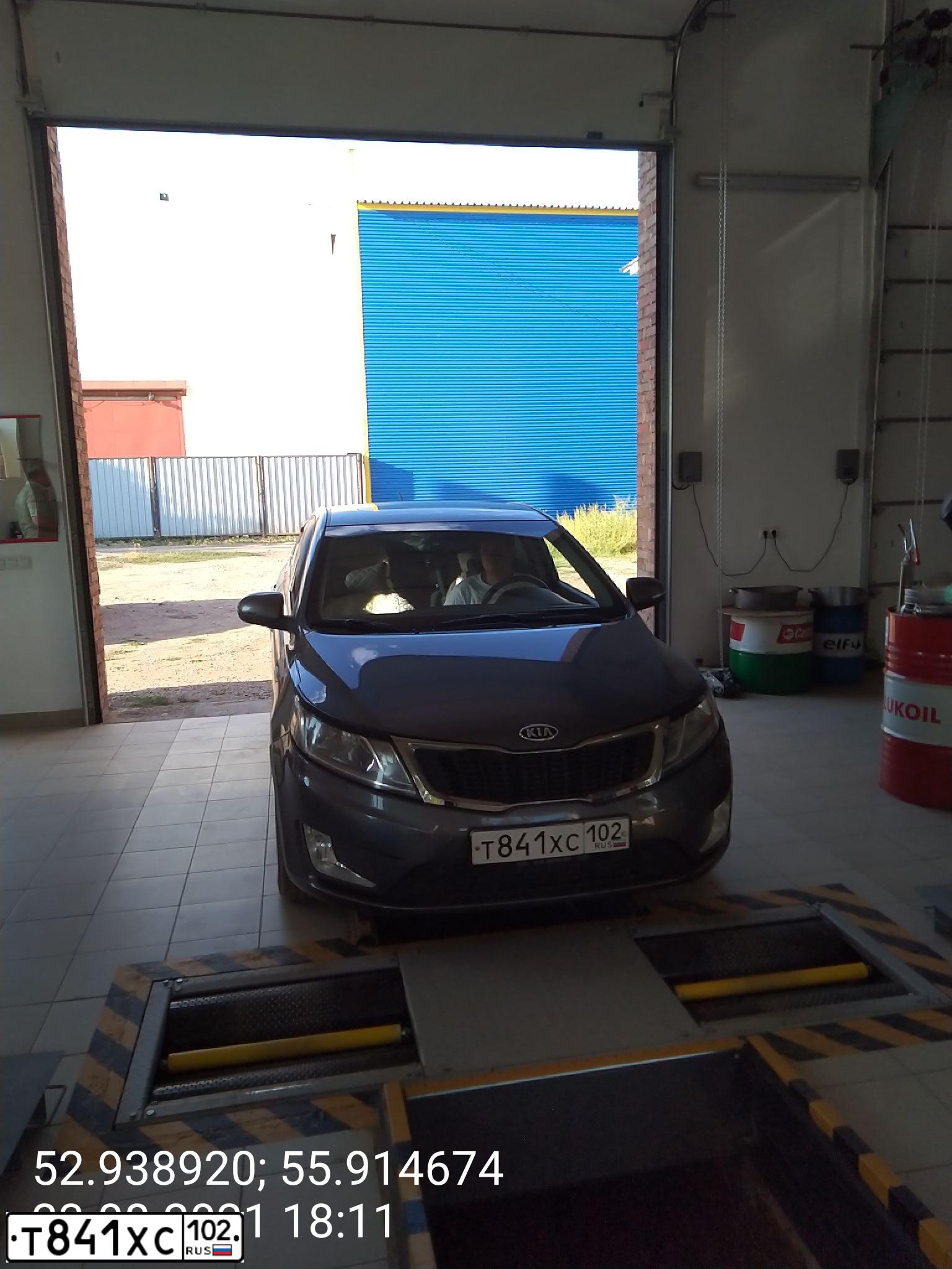Фото автомобиля KIA RIO, 2012 — госномер Е799СА156. Цвет: СЕРЫЙ