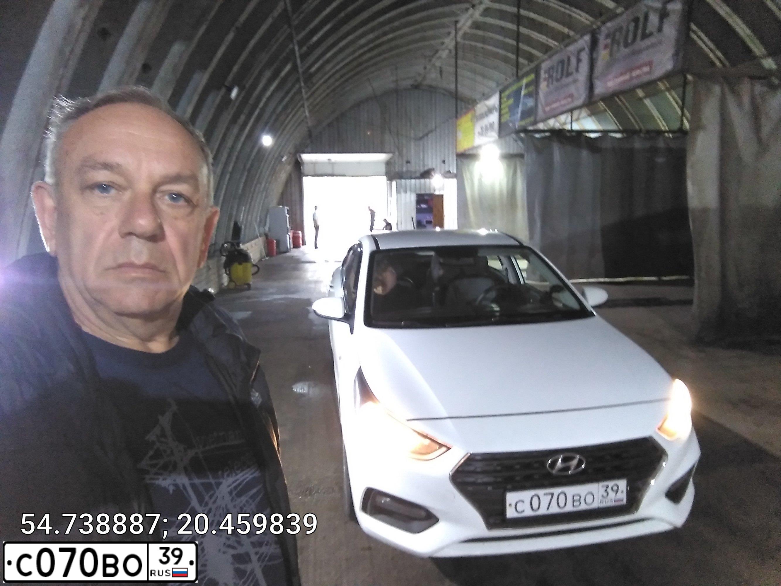 Фото автомобиля HYUNDAI SOLARIS, 2018 — госномер С070ВО39. Цвет: Белый