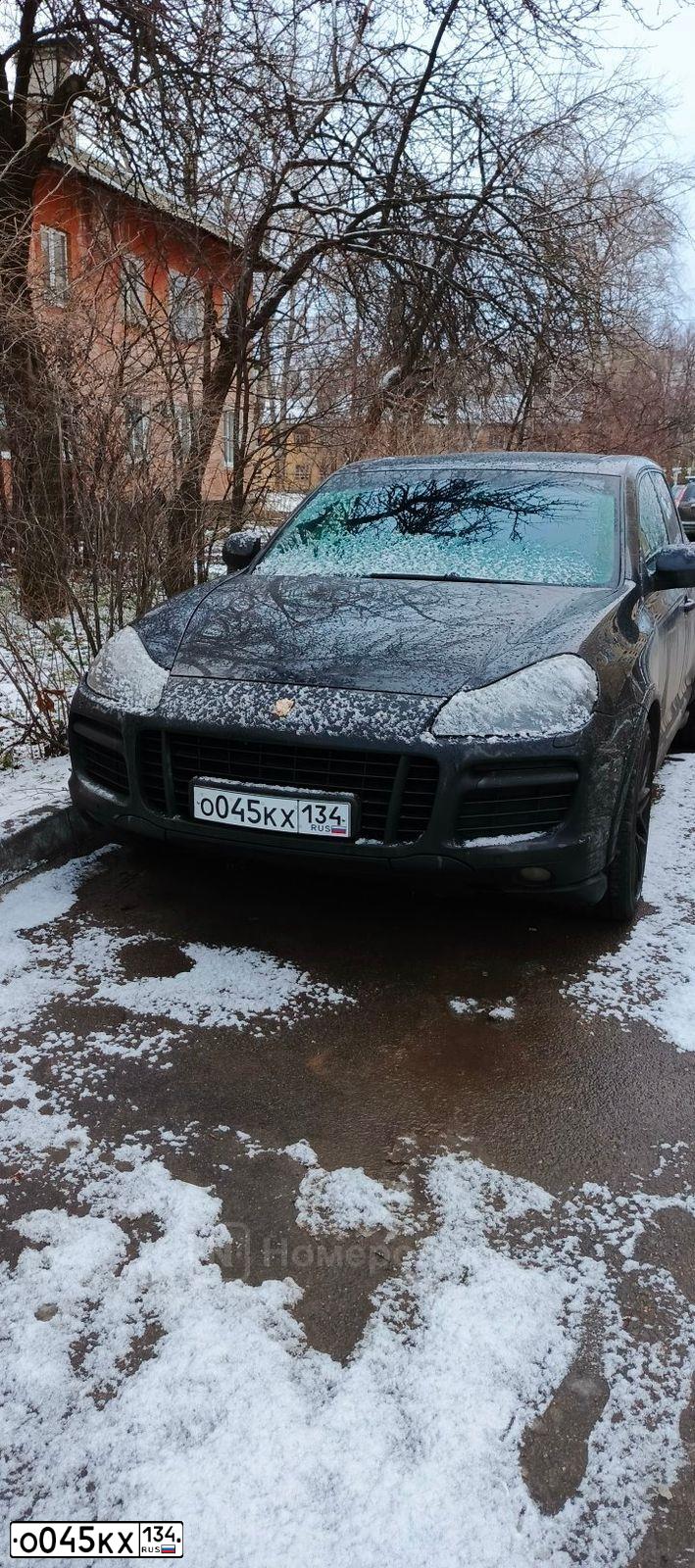 Фото автомобиля PORSCHE CAYENNE, 2009 — госномер О045КХ134. Цвет: ЧЕРНЫЙ