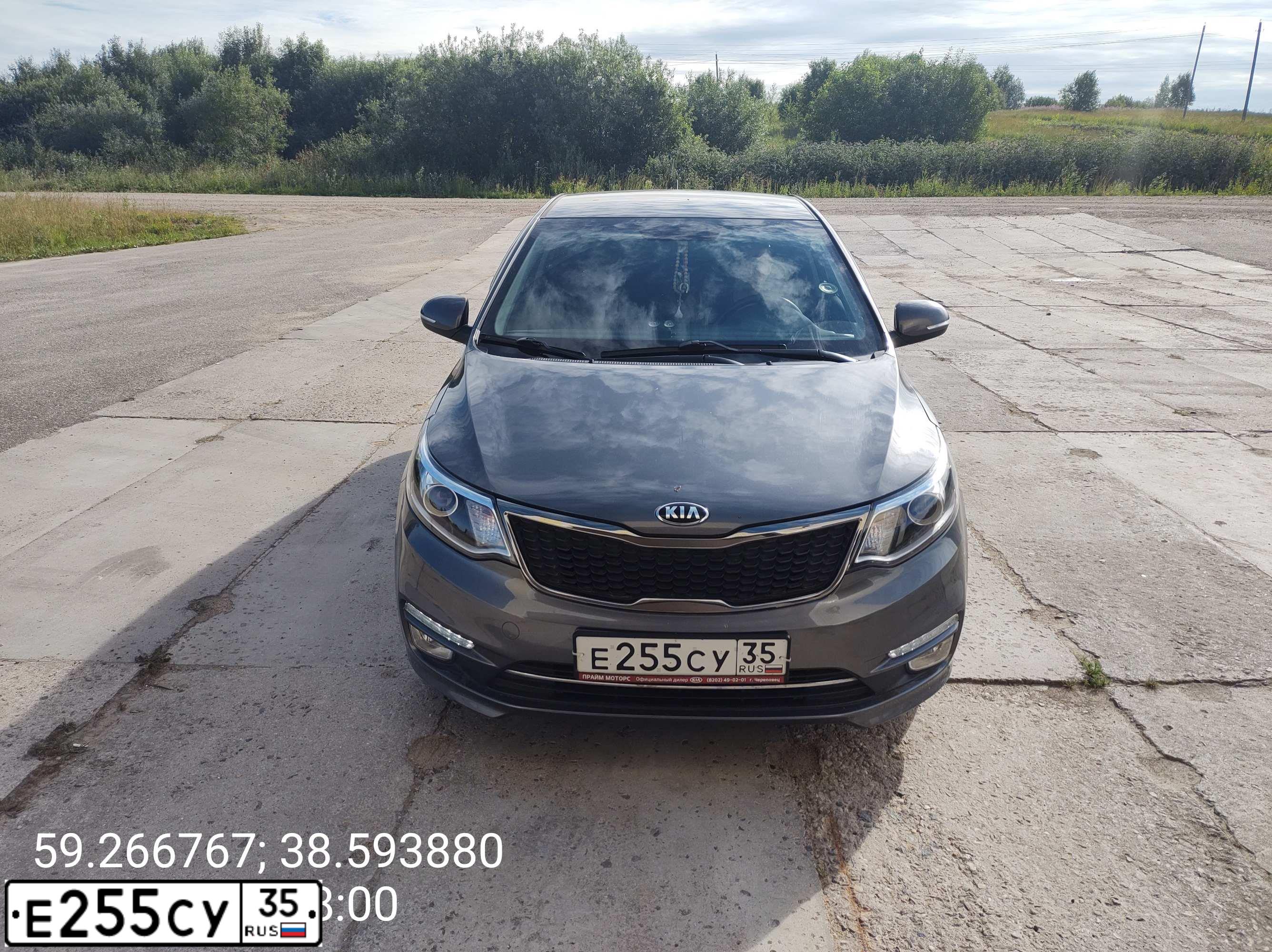 Фото автомобиля KIA RIO, 2016 — госномер Е255СУ35. Цвет: темно-серый