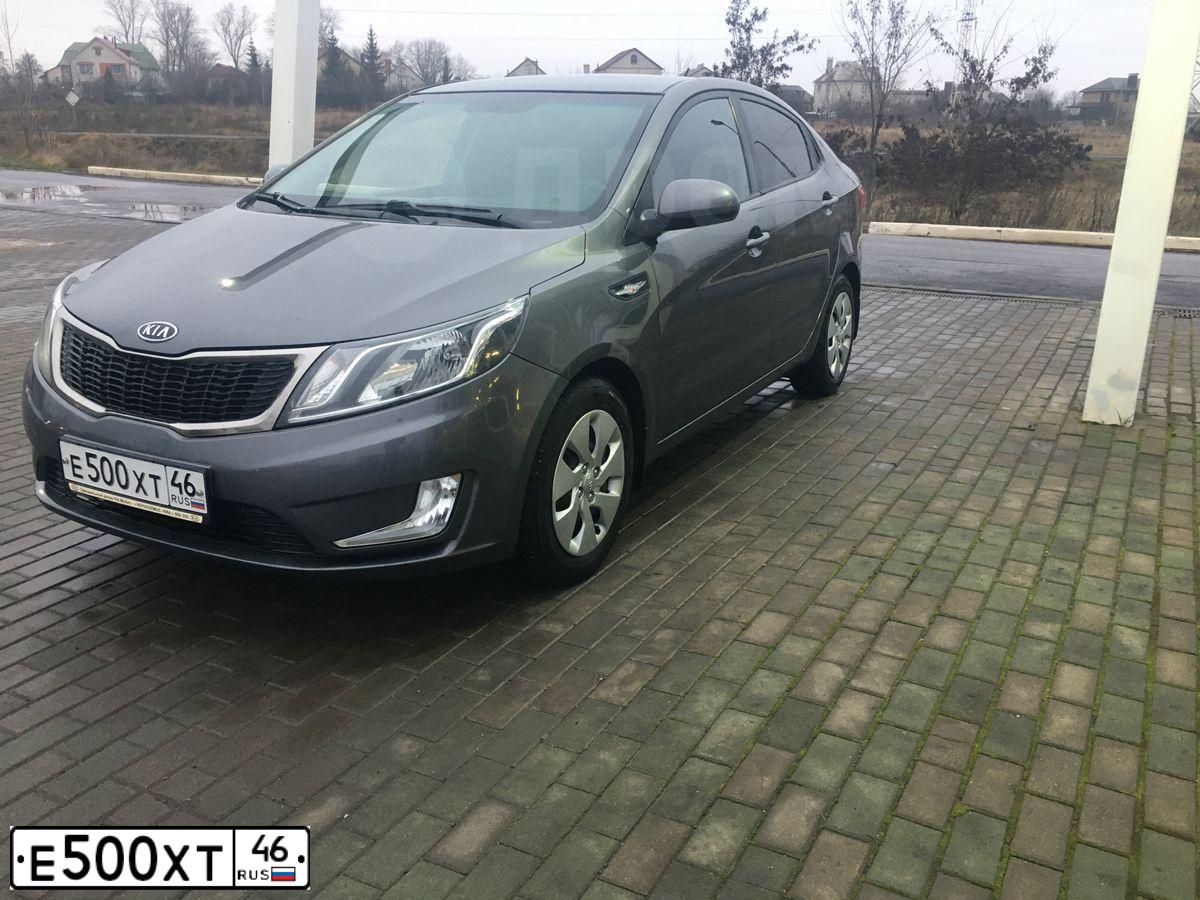 Фото автомобиля KIA RIO, 2012 — госномер Р796ХТ46. Цвет: Серый