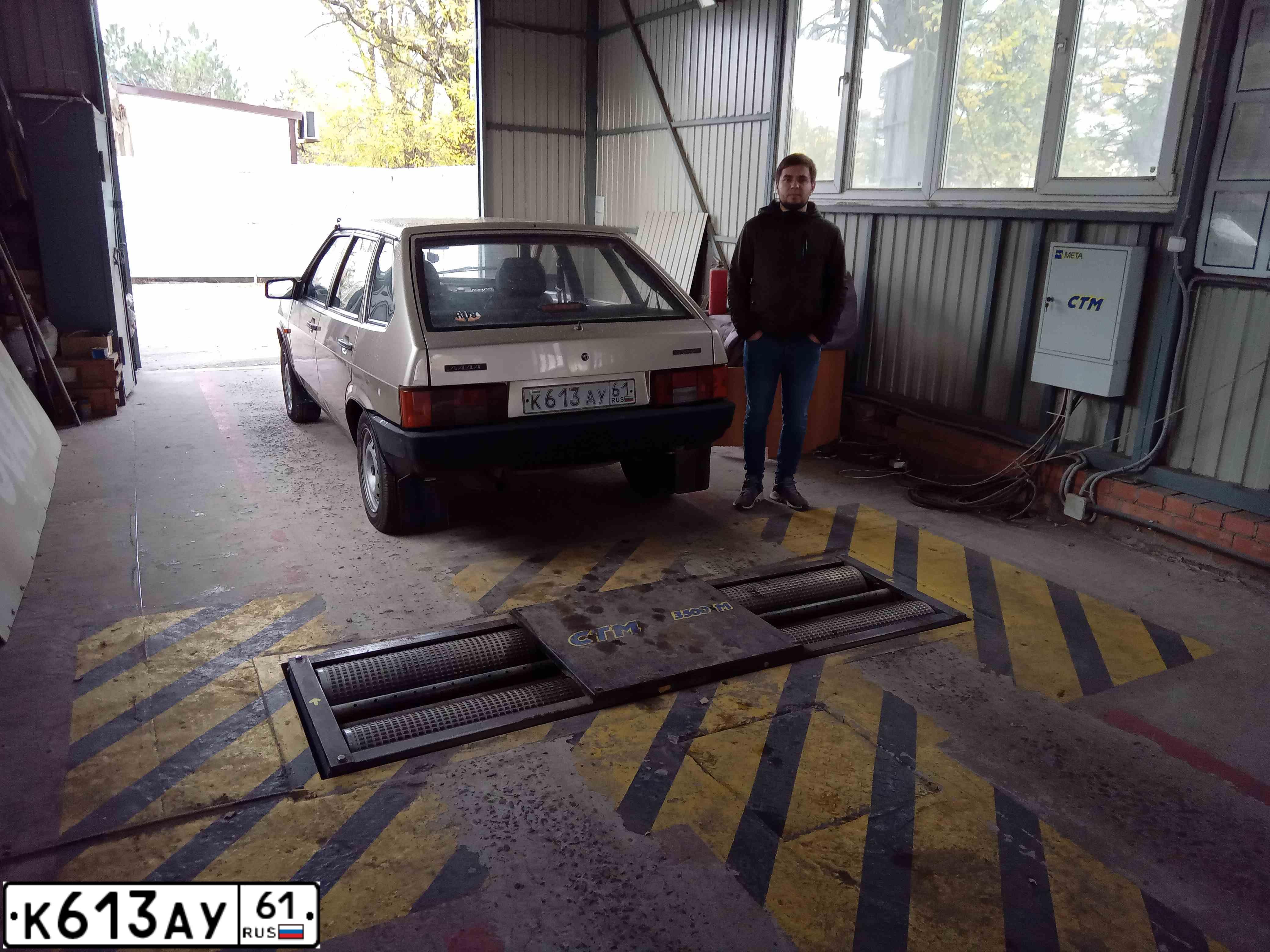 Фото автомобиля LADA 2109 SAMARA, 1997 — госномер К613АУ61. Цвет: СЕРО-БЕЖЕВЫЙ