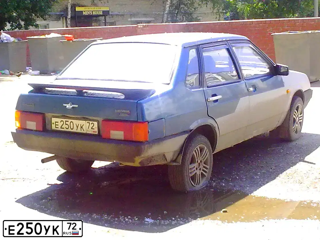 Фото автомобиля LADA 2109 SAMARA, 1995 — госномер Е250УК72. Цвет: ЛАГУНА