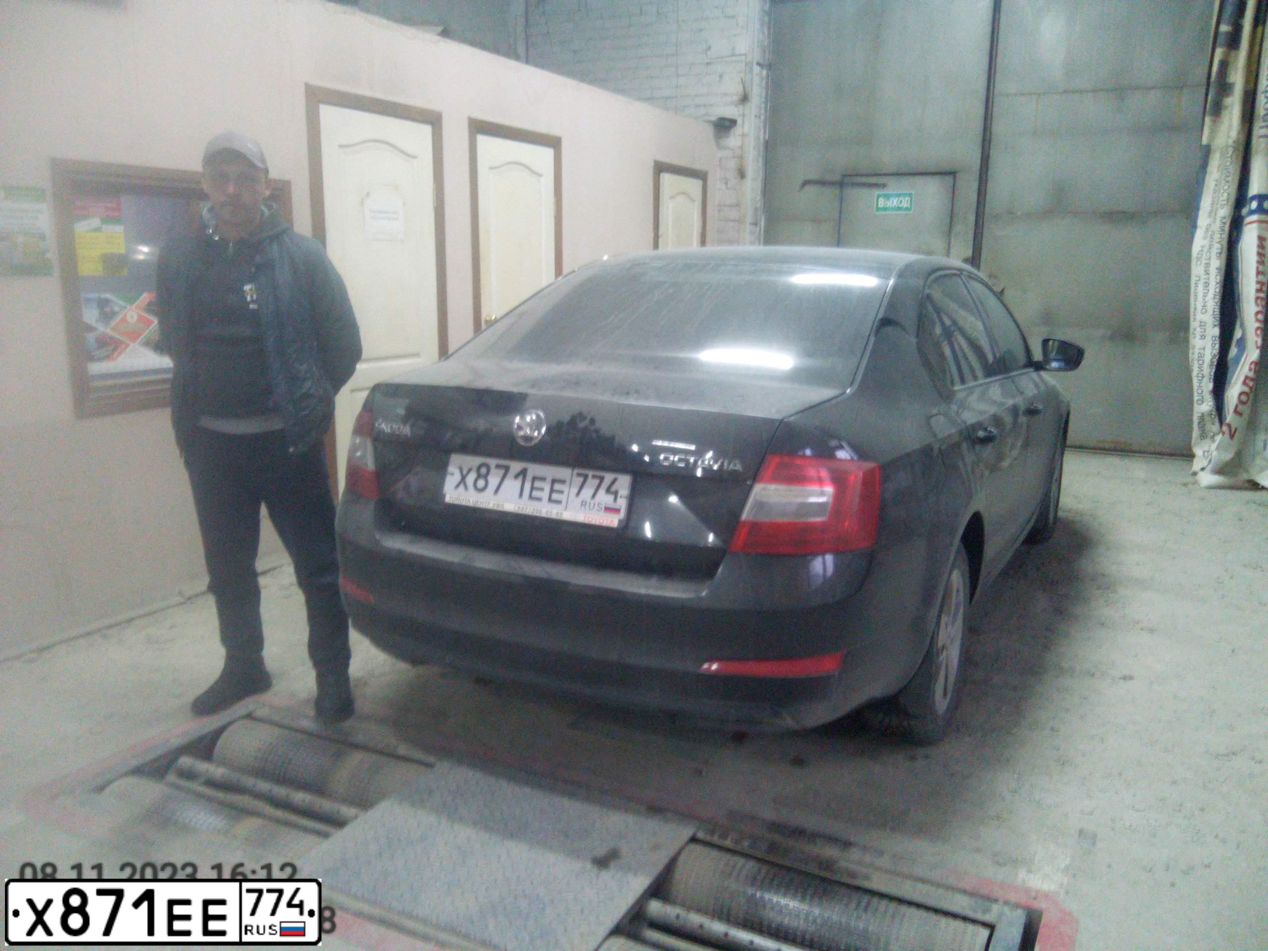 Фото автомобиля SKODA OCTAVIA, 2014 — госномер М002МХ102. Цвет: ЧЕРНЫЙ