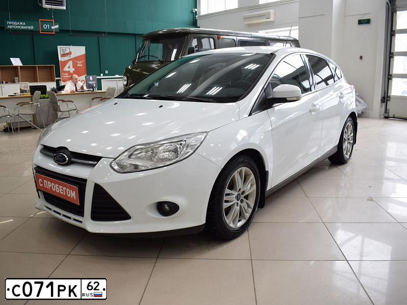 Фото автомобиля FORD FOCUS, 2012 — госномер С071РК62. Цвет: БЕЛЫЙ