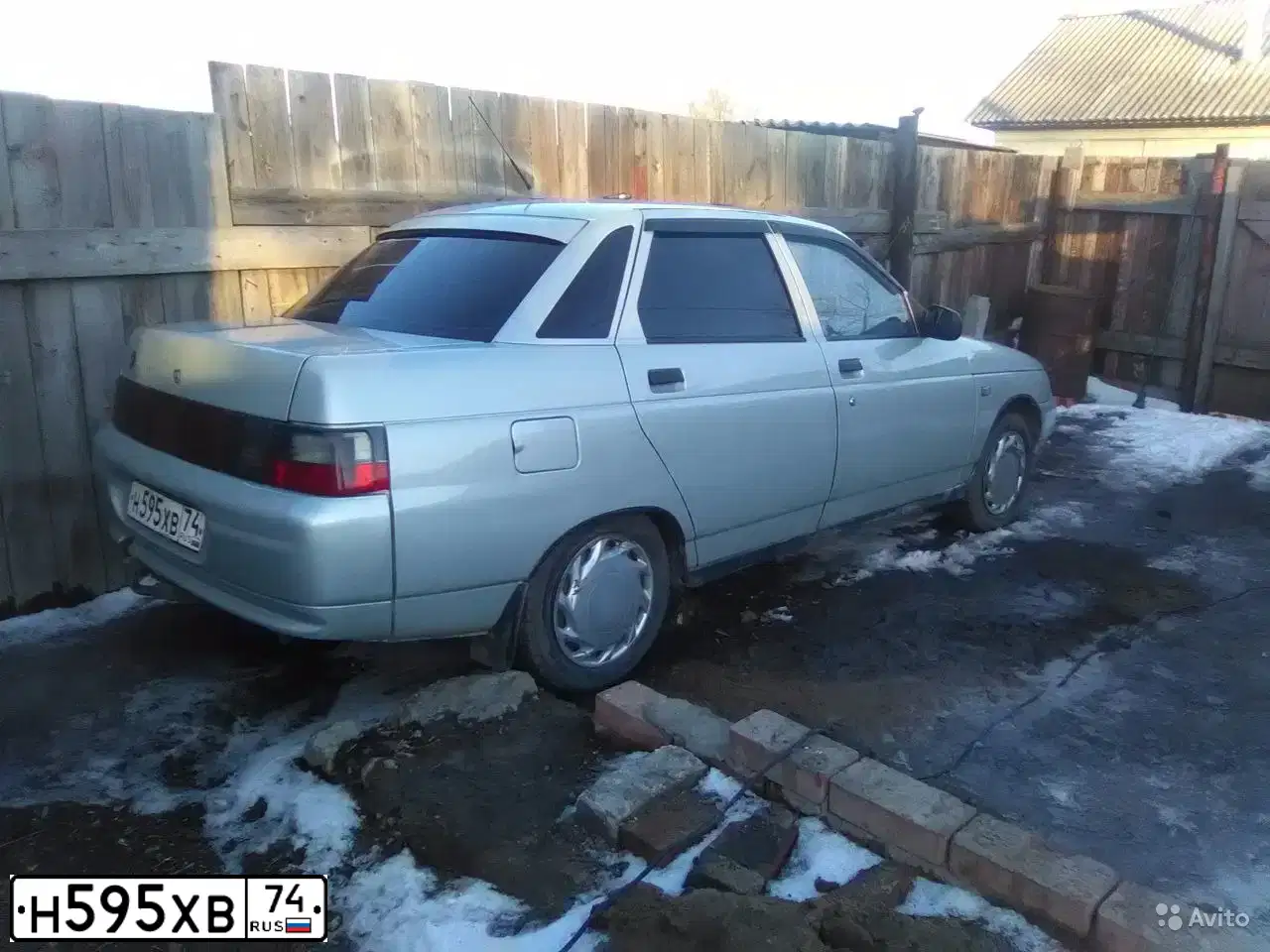 Фото автомобиля LADA 2110, 2004 — госномер Н595ХВ74. Цвет: МОЛОЧНО-БЕЛЫЙ СЕРЕБРИСТЫЙ