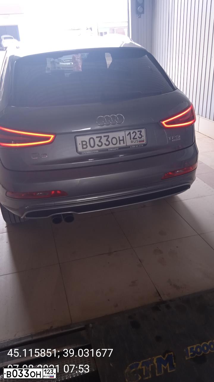 Фото автомобиля AUDI Q3, 2014 — госномер В033ОН123. Цвет: СЕРЫЙ