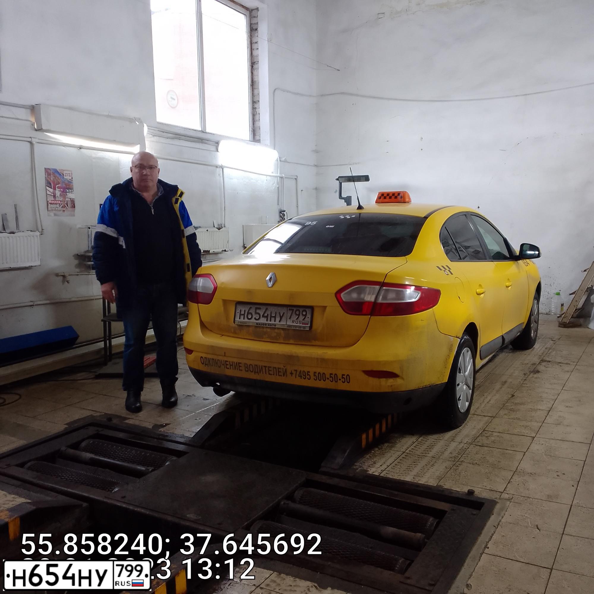 Фото автомобиля RENAULT FLUENCE, 2014 — госномер Н654НУ799. Цвет: ЖЕЛТЫЙ
