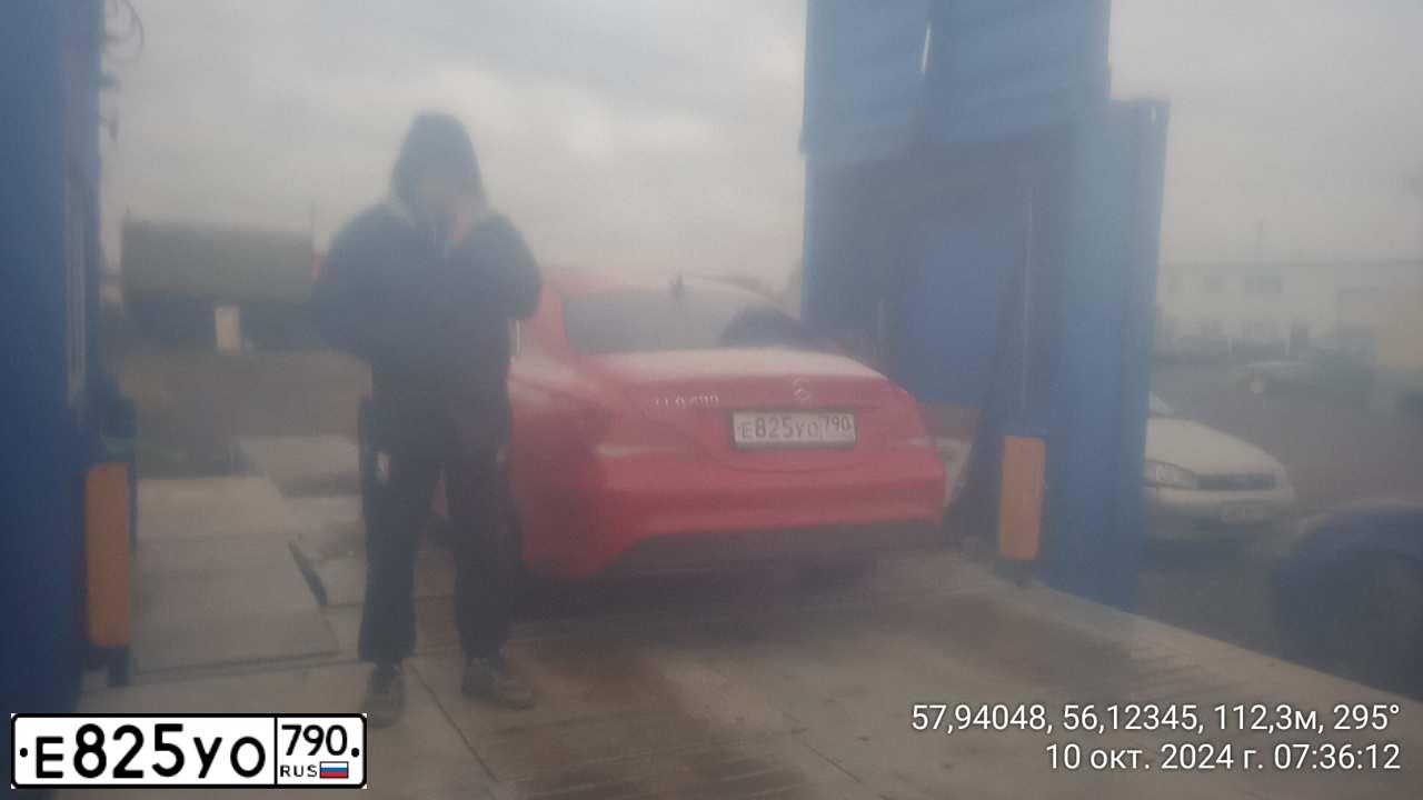 Фото автомобиля MERCEDES CLA-KLASSE, 2014 — госномер Р056ХА159. Цвет: Красный