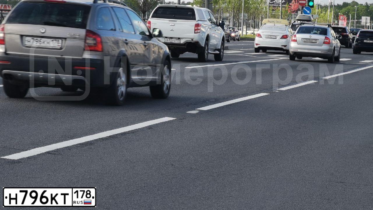 Фото автомобиля MITSUBISHI LANCER, 2008 — госномер М700КТ13. Цвет: синий