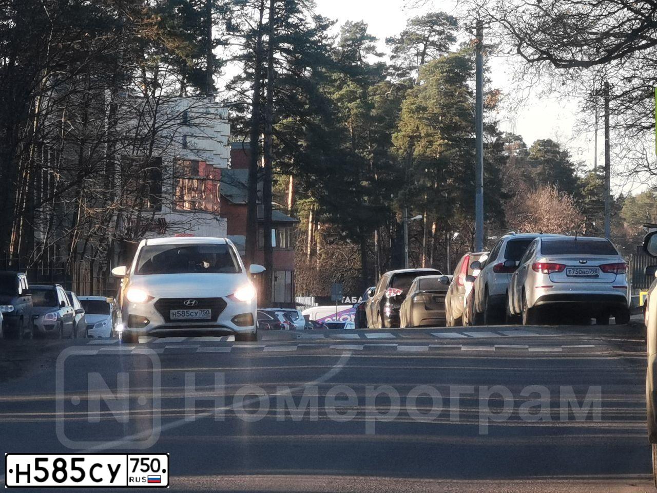 Фото автомобиля HYUNDAI SOLARIS, 2018 — госномер У572ЕВ31. Цвет: Белый