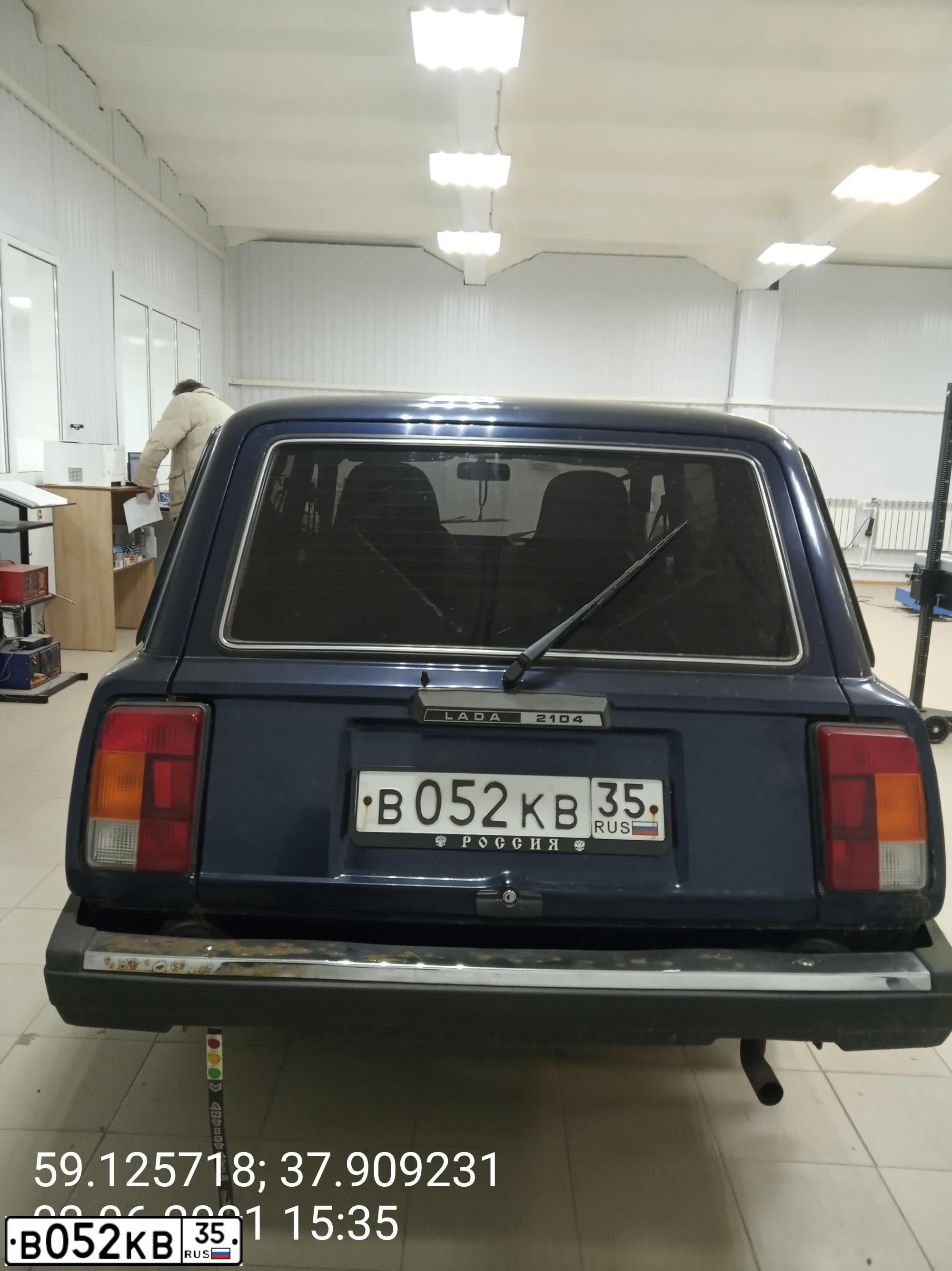 Фото автомобиля LADA 2104, 2010 — госномер В052КВ35. Цвет: ТЕМНО-СИНИЙ