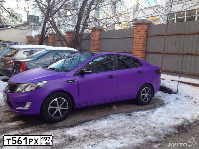 Фото автомобиля KIA RIO, 2012 — госномер Е110КМ21. Цвет: Белый