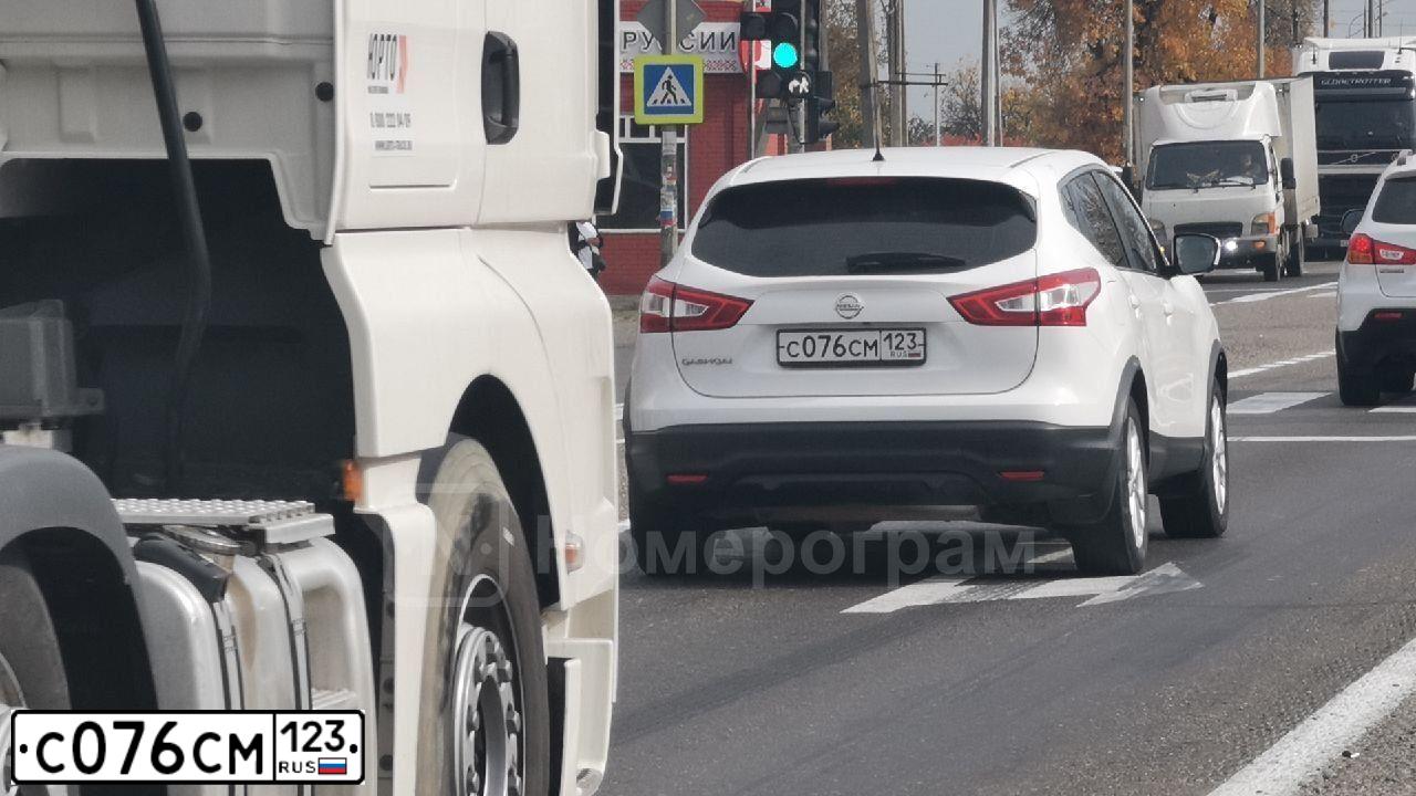 Фото автомобиля NISSAN QASHQAI, 2016 — госномер С076СМ123. Цвет: БЕЛЫЙ