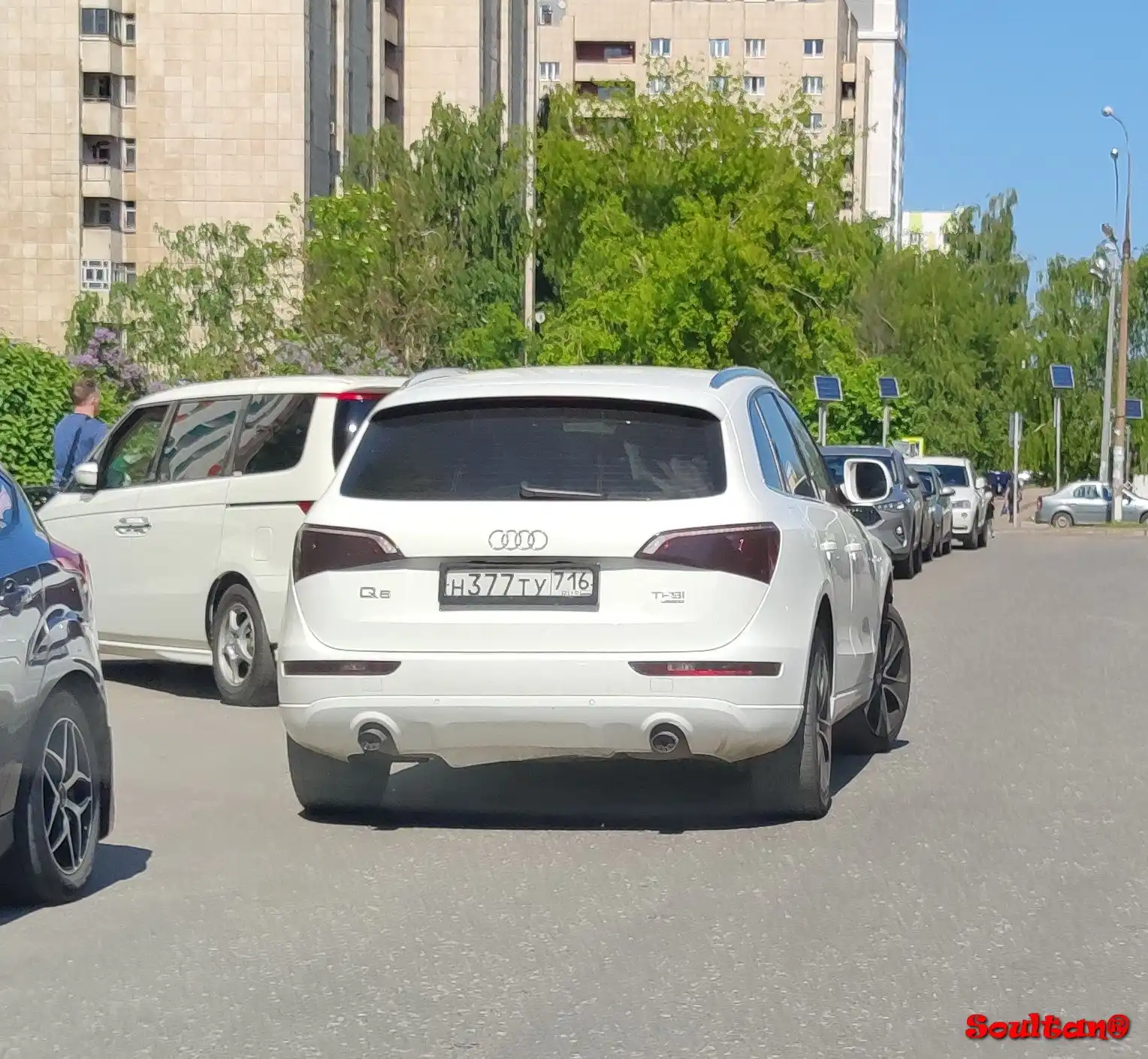 Фото автомобиля AUDI Q5, 2010 — госномер М347РА702. Цвет: Белый