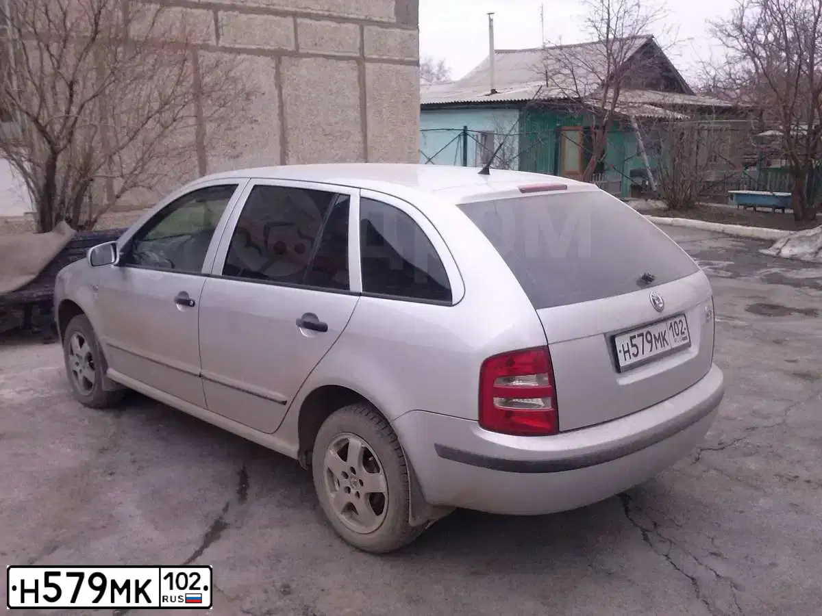 Фото автомобиля SKODA FABIA, 2001 — госномер Т025ОТ174. Цвет: СВЕТЛО-СЕРЫЙ