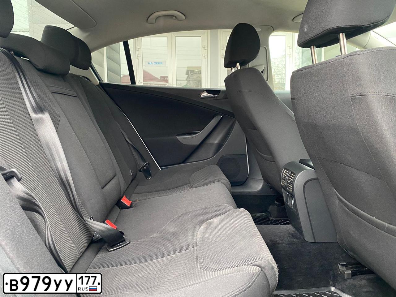 Фото автомобиля VOLKSWAGEN PASSAT, 2007 — госномер Е945АС193. Цвет: СЕРЕБРИСТЫЙ