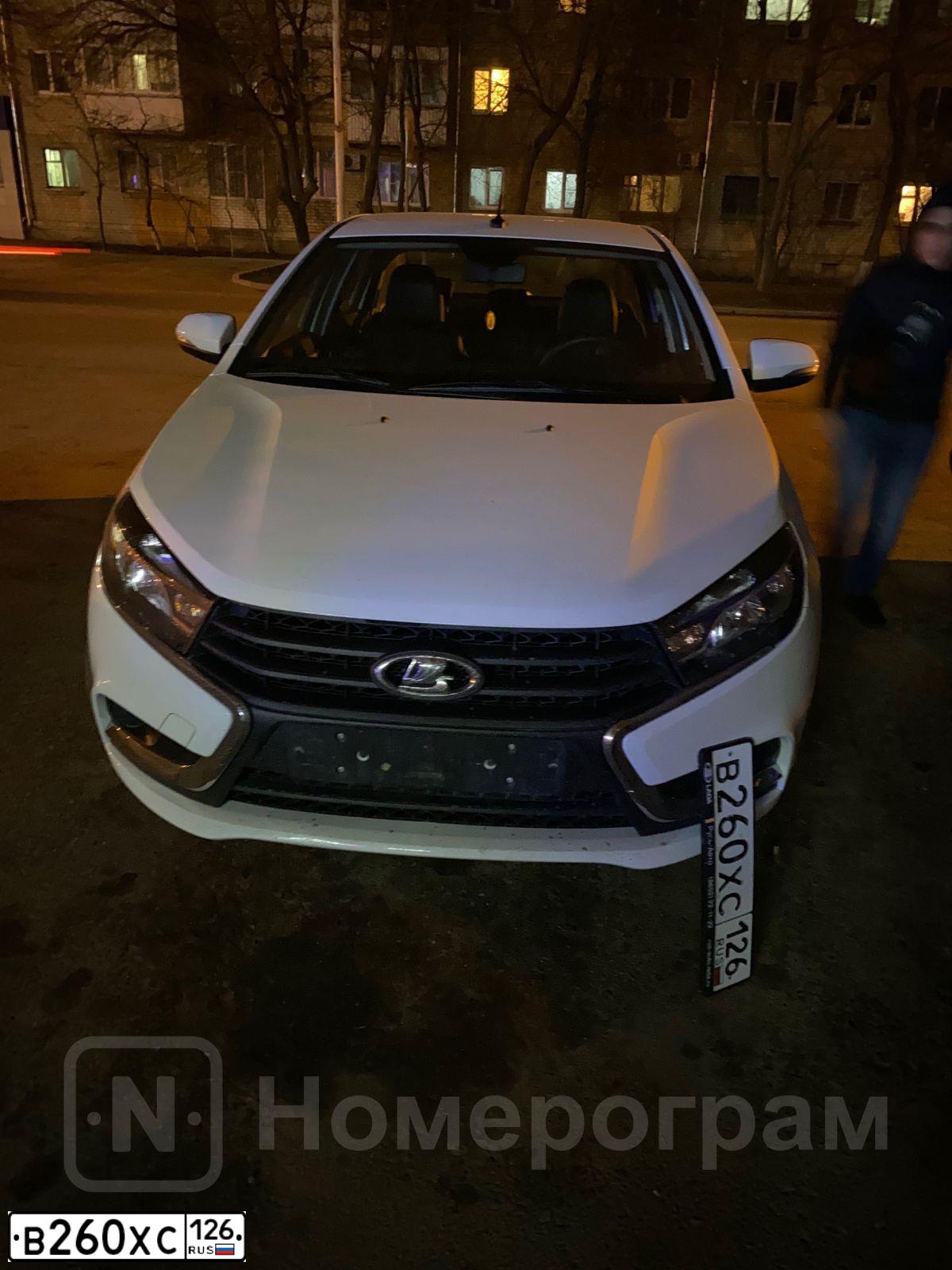 Фото автомобиля LADA VESTA, 2018 — госномер Н683ВТ126. Цвет: БЕЛЫЙ