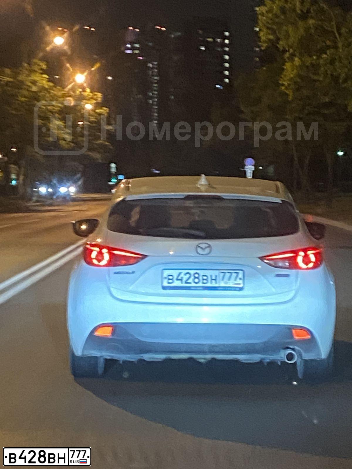 Фото автомобиля MAZDA 3, 2014 — госномер В428ВН777. Цвет: БЕЛЫЙ