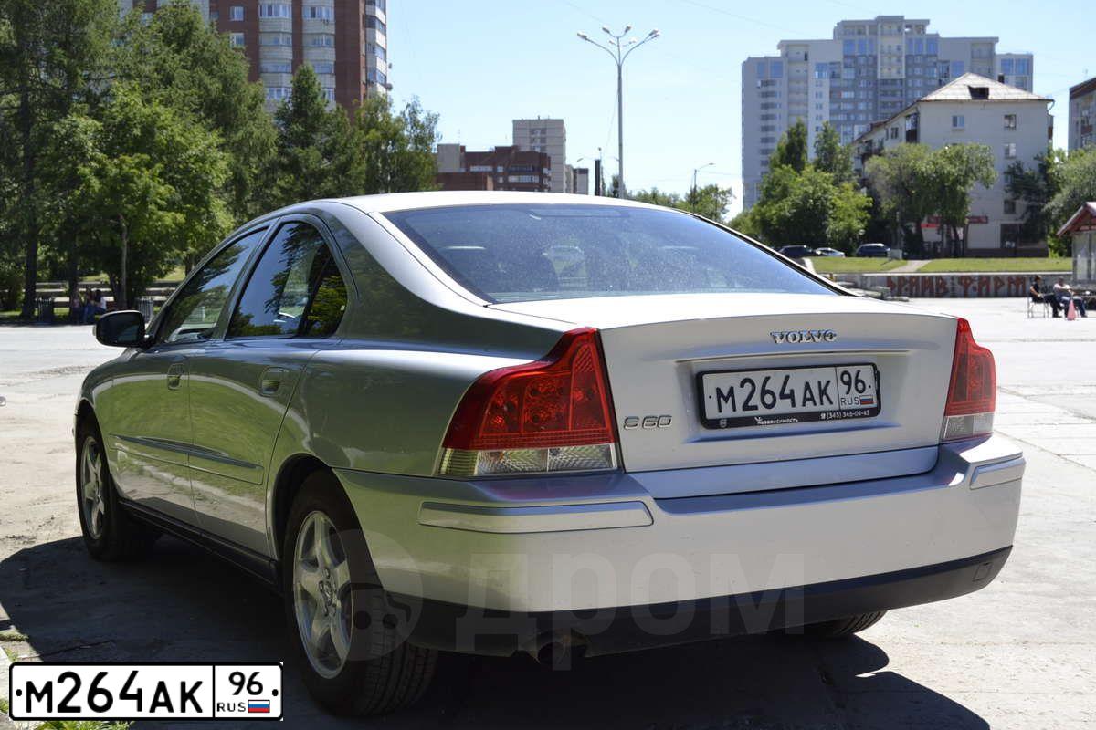 Фото автомобиля VOLVO S60, 2008 — госномер М264АК96. Цвет: СВЕТЛО-СЕРЫЙ