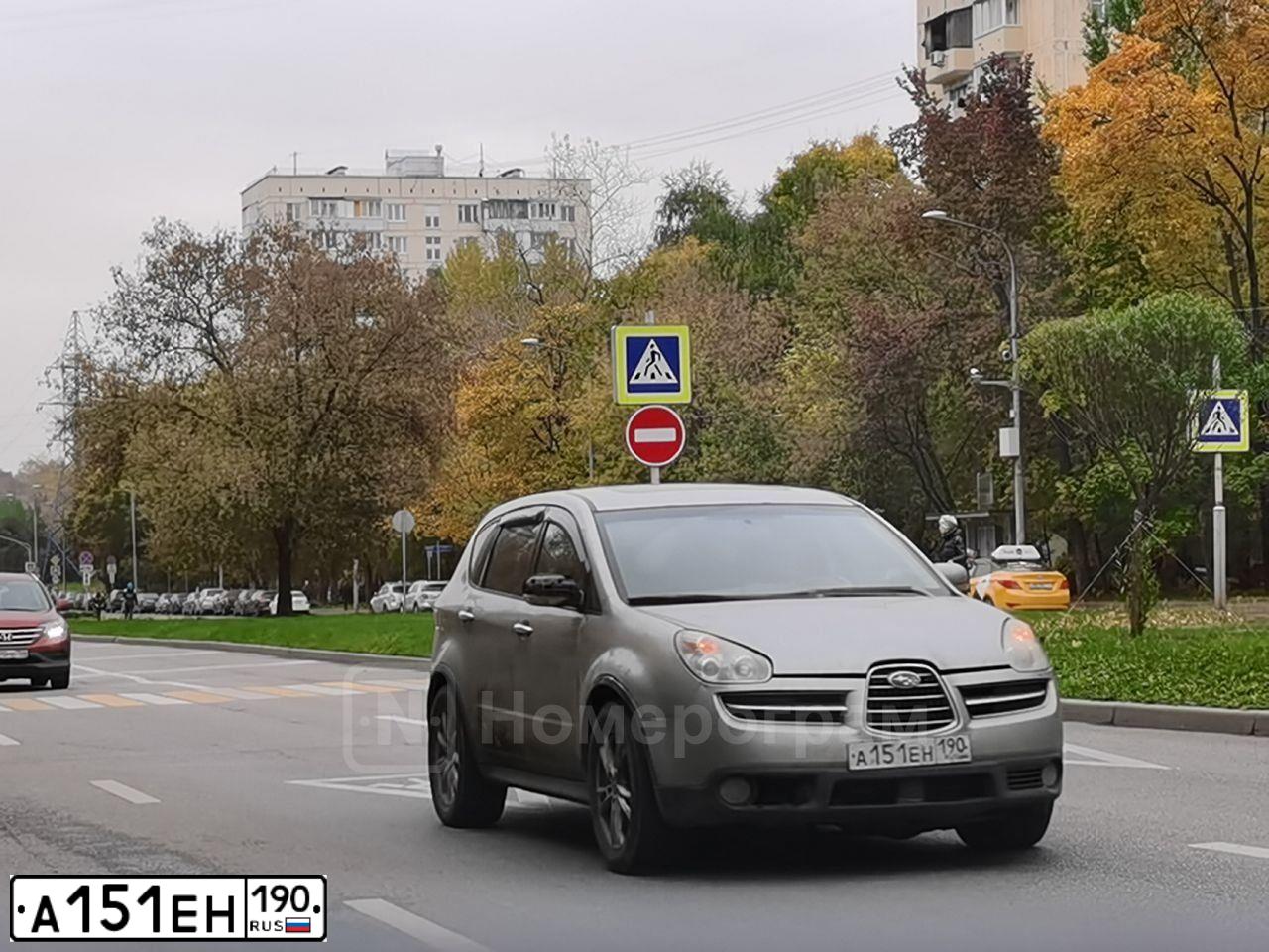 Фото автомобиля SUBARU B9 TRIBECA, 2005 — госномер С701ХМ89. Цвет: СЕРЫЙ