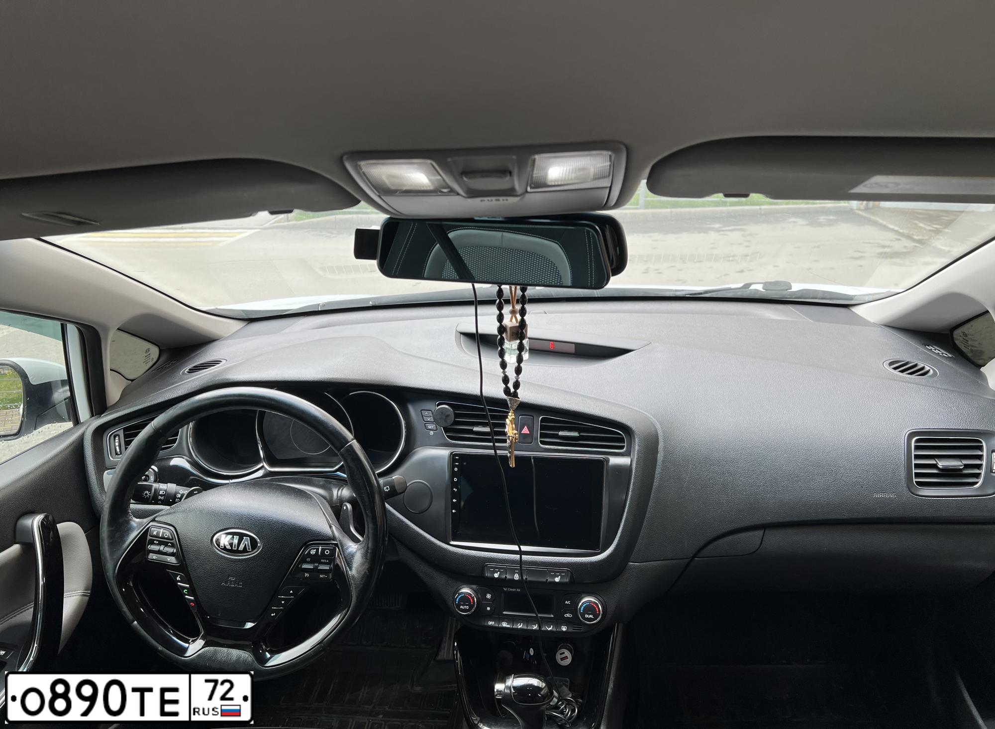 Фото автомобиля KIA CEE'D, 2013 — госномер О890ТЕ72. Цвет: БЕЛЫЙ