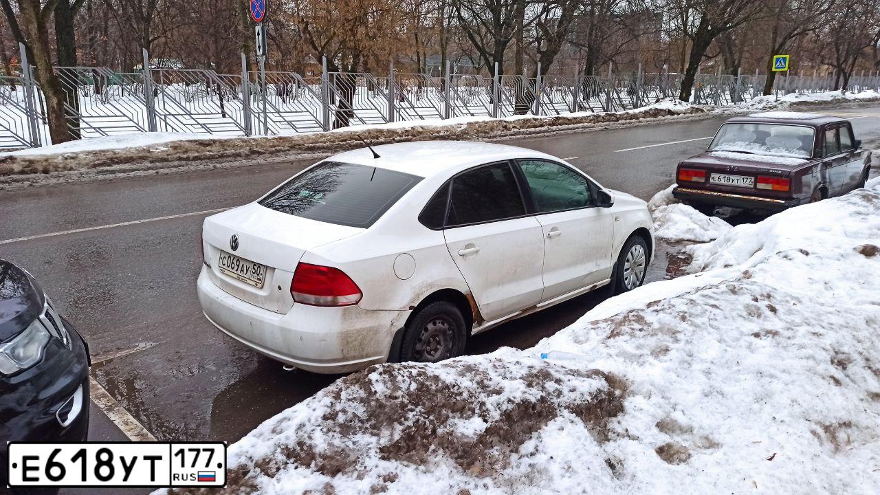 Фото автомобиля LADA 2107, 2007 — госномер Е618УТ177. Цвет: ВИШНЕВЫЙ ТЕМНЫЙ