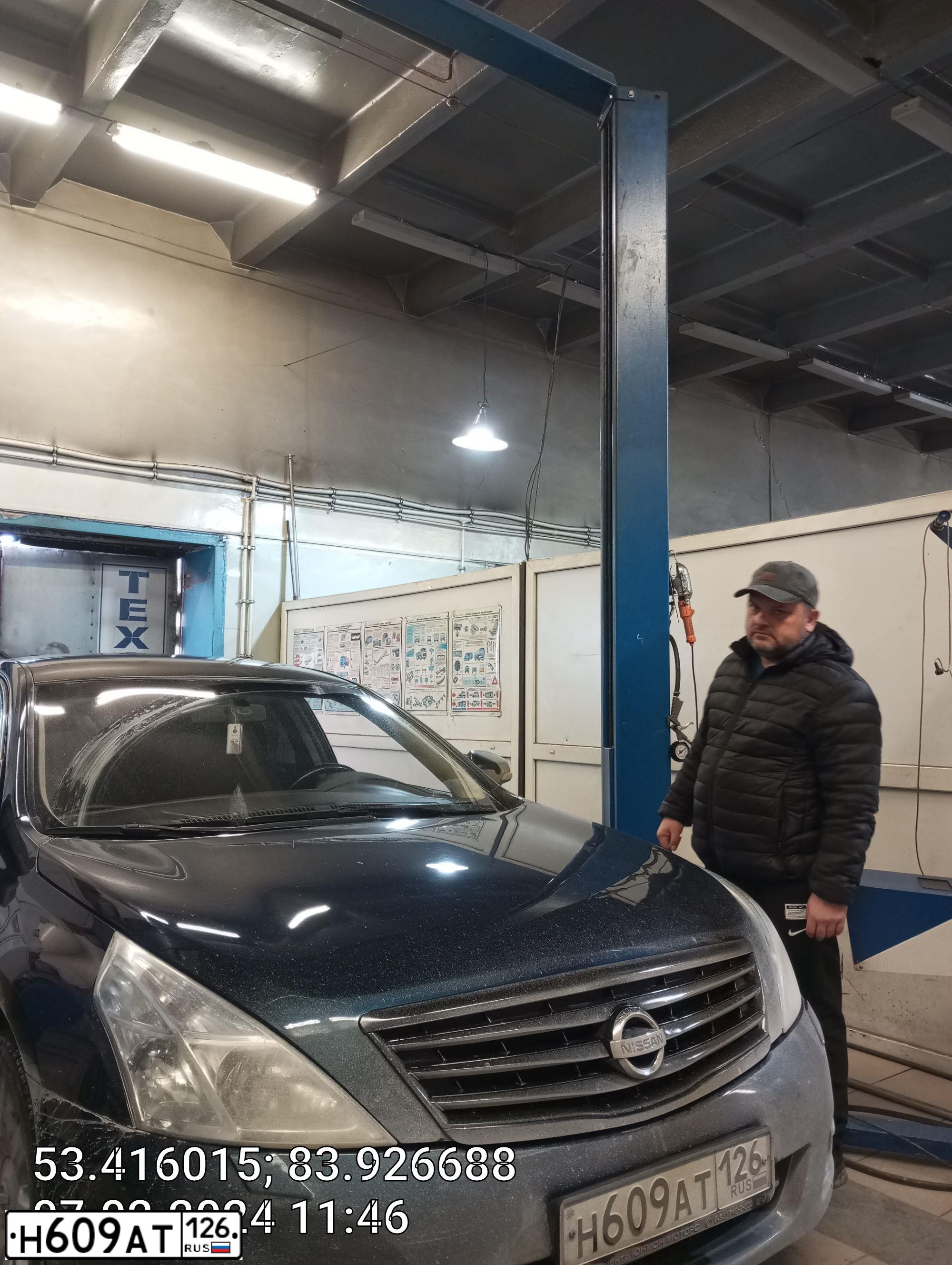 Фото автомобиля NISSAN TEANA, 2010 — госномер Р600КЕ154. Цвет: синий