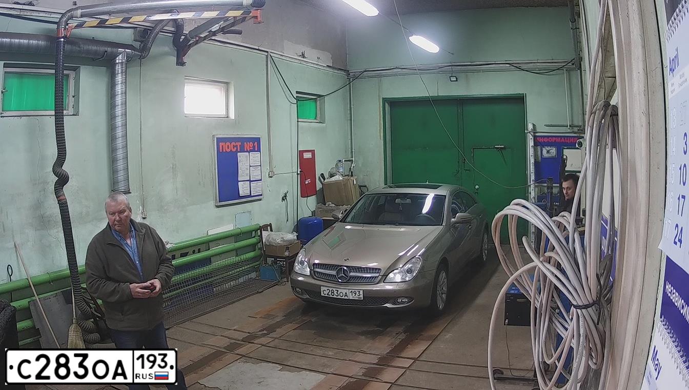 Фото автомобиля MERCEDES CLS-KLASSE, 2009 — госномер А888УЕ34. Цвет: КОРИЧНЕВЫЙ