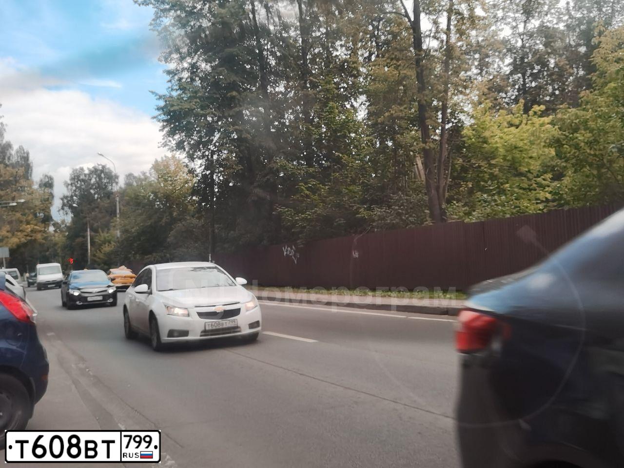 Фото автомобиля CHEVROLET CRUZE, 2010 — госномер Р600АЕ197. Цвет: Белый