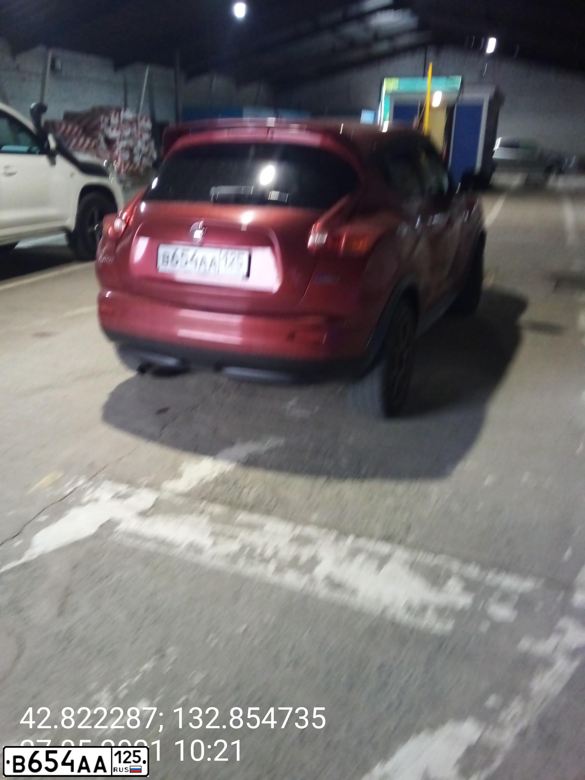 Фото автомобиля NISSAN JUKE, 2011 — госномер В654АА125